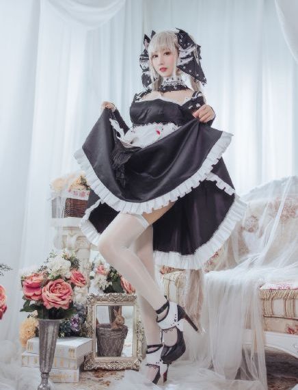 三个美妇跪着用嘴伺候高h