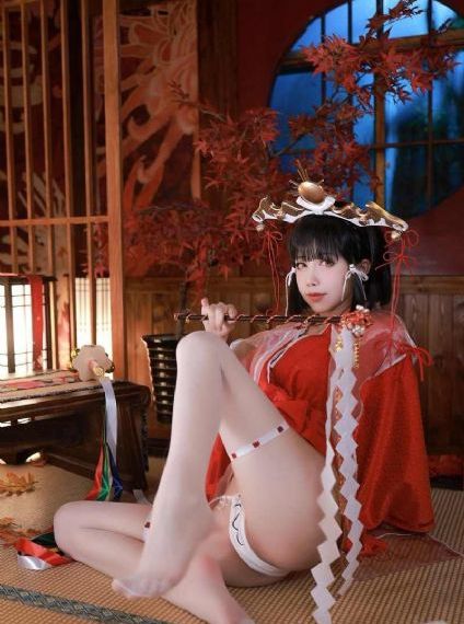 两个美女的胸互摸互揉接吻